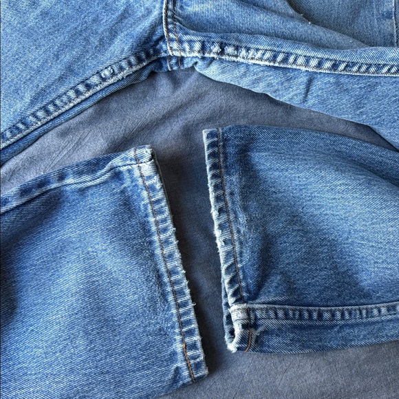 Vintage Levi's Men's Straight Jeans in Faded Blue - Picture 9 of 12